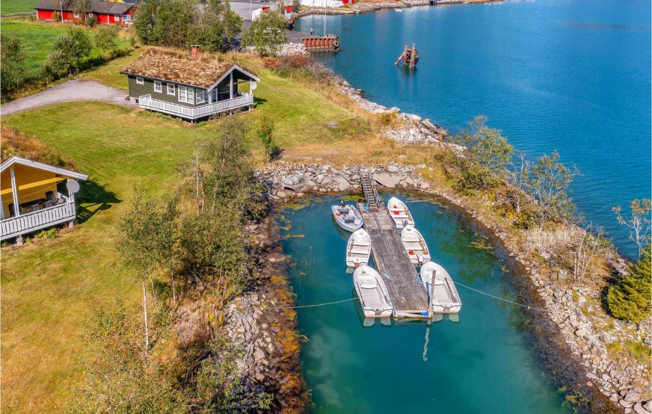 Cozy Home In Fjaerland With House A Mountain View Exterior foto