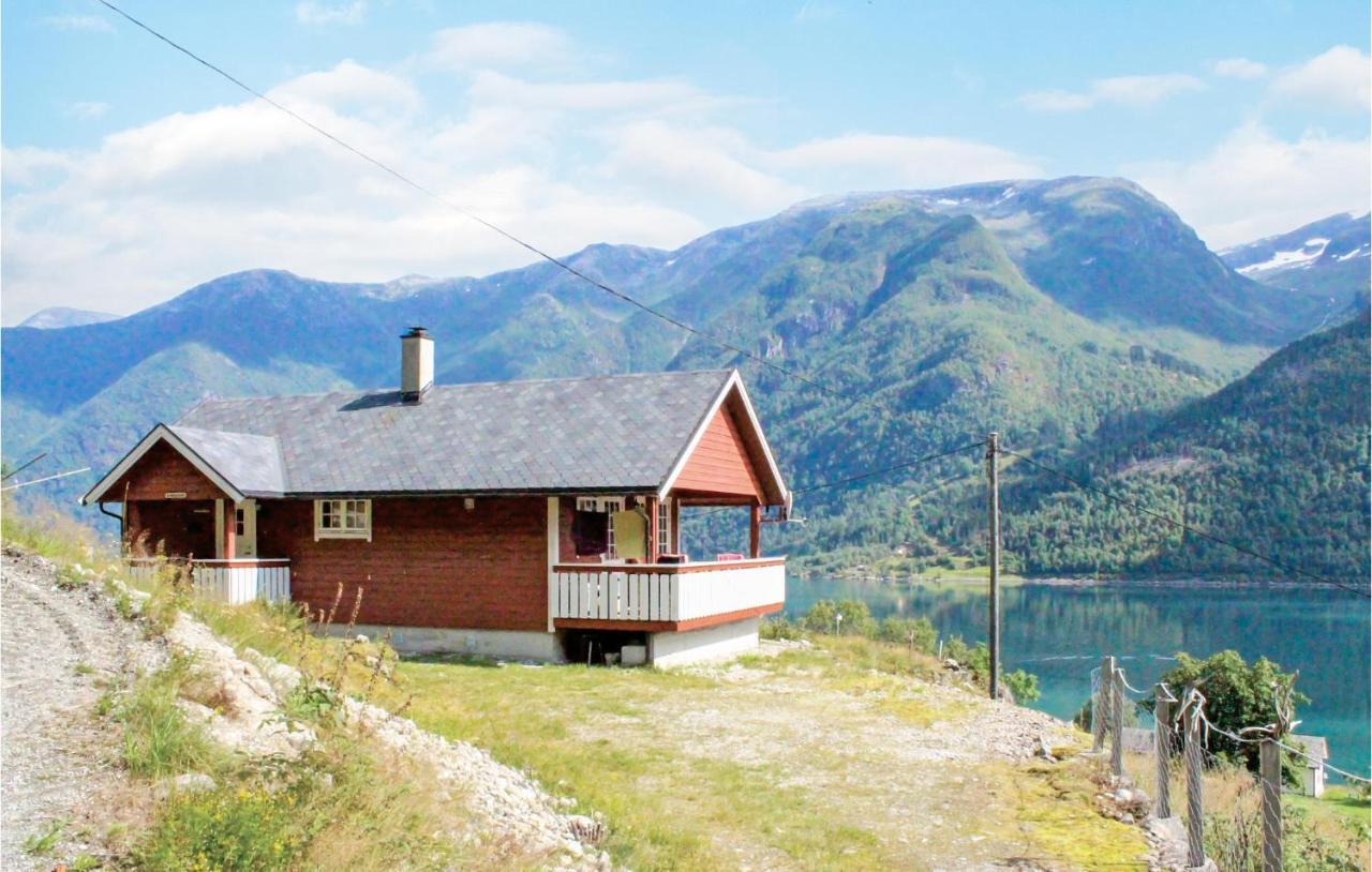 Cozy Home In Fjaerland With House A Mountain View Exterior foto