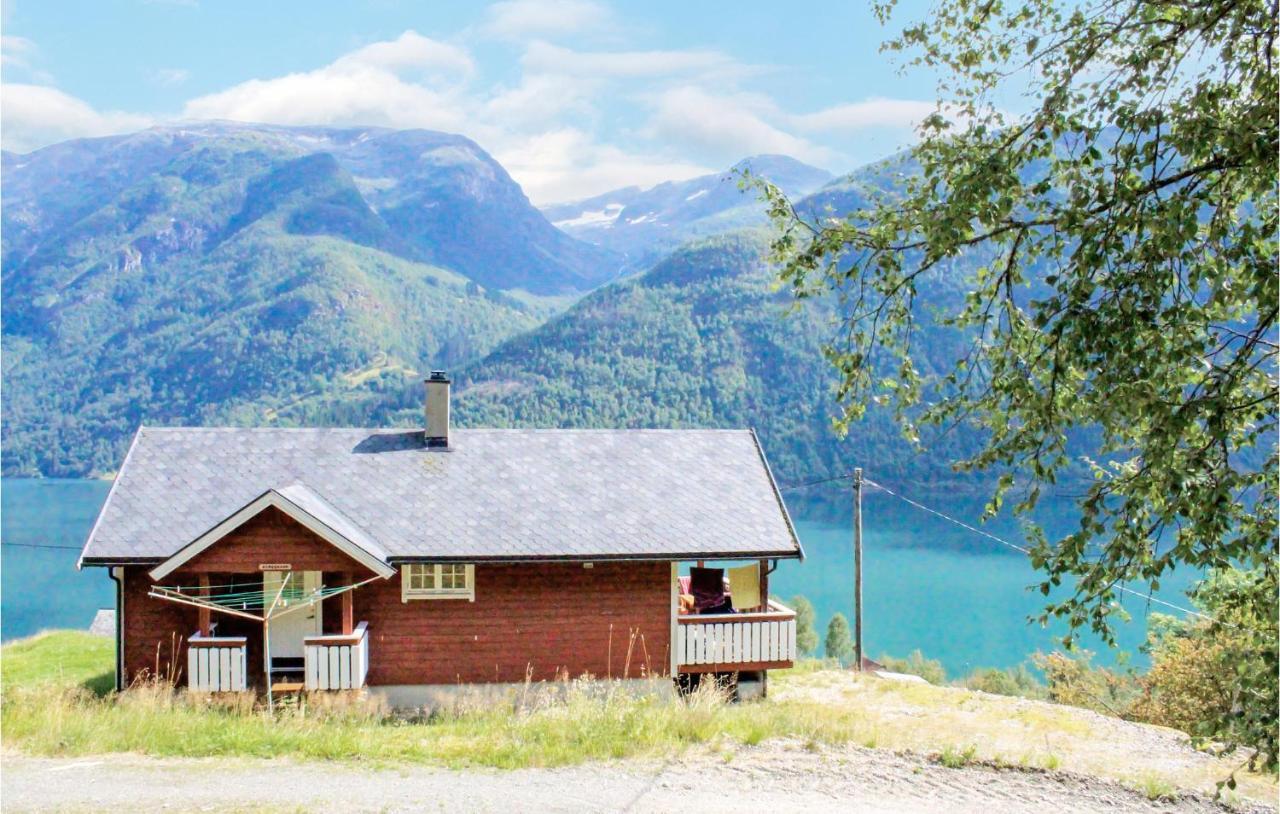 Cozy Home In Fjaerland With House A Mountain View Exterior foto
