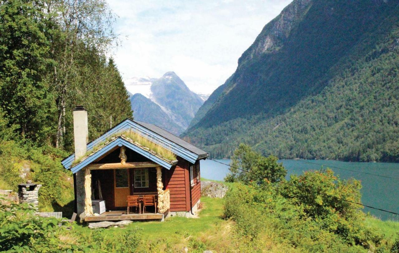 Cozy Home In Fjaerland With House A Mountain View Exterior foto